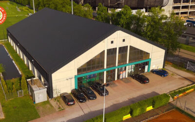 Prace konserwacyjne w hali tenisowej